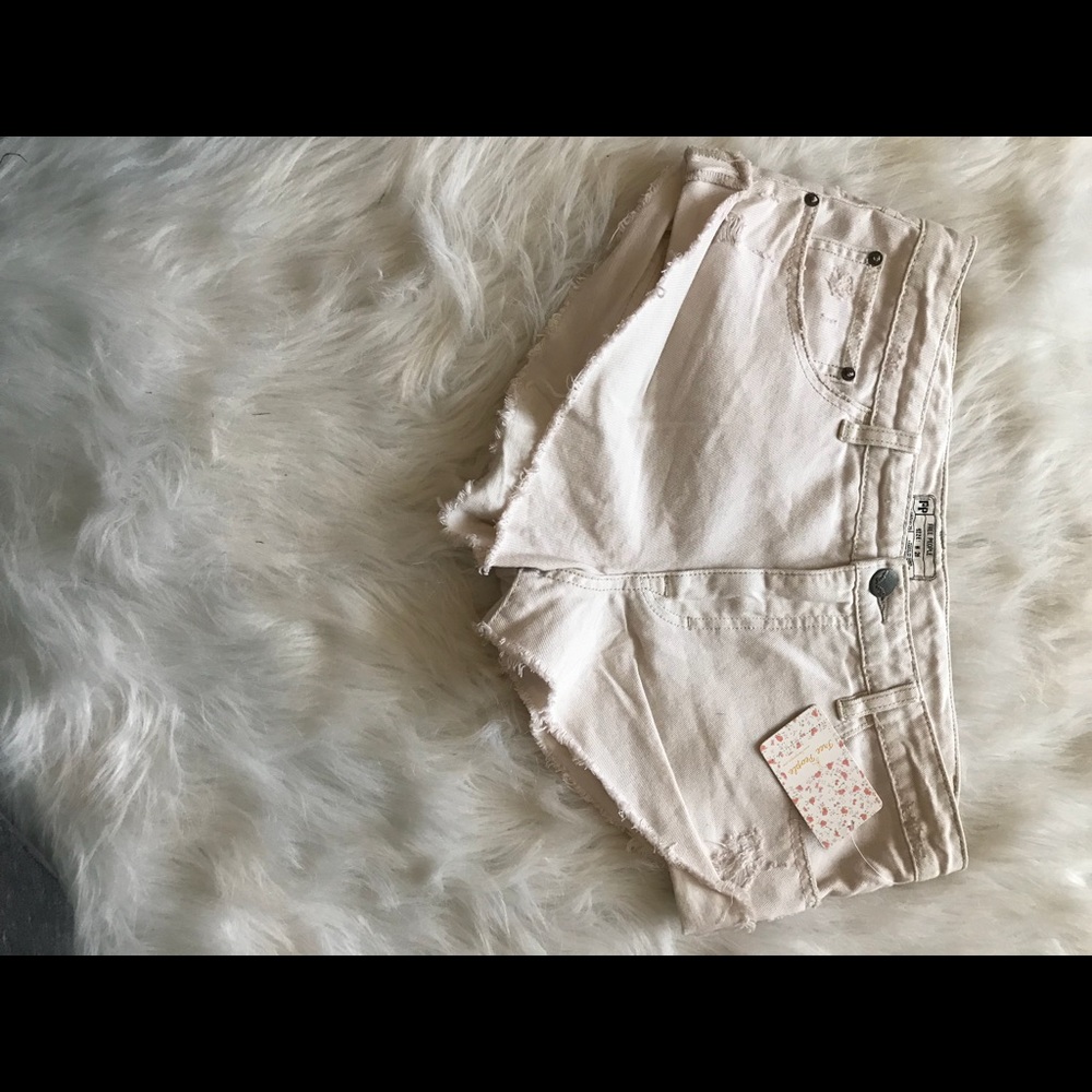 White distressed shorts